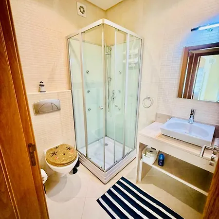 Lovely 2 Bed Apartment Near The Beach *